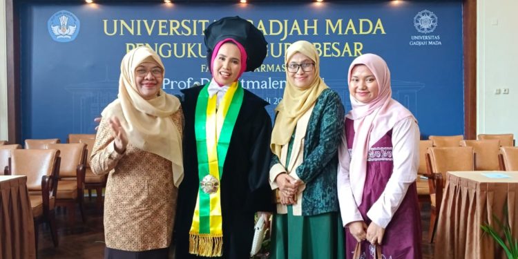 Menghadiri Pengukuhan Guru Besar Universitas Gajah Mada