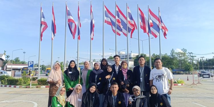 MAHASIWA KKN-PPL INTERNASIONAL SAMPAI DI PERBATASAN MALAYSIA DAN THAILAND